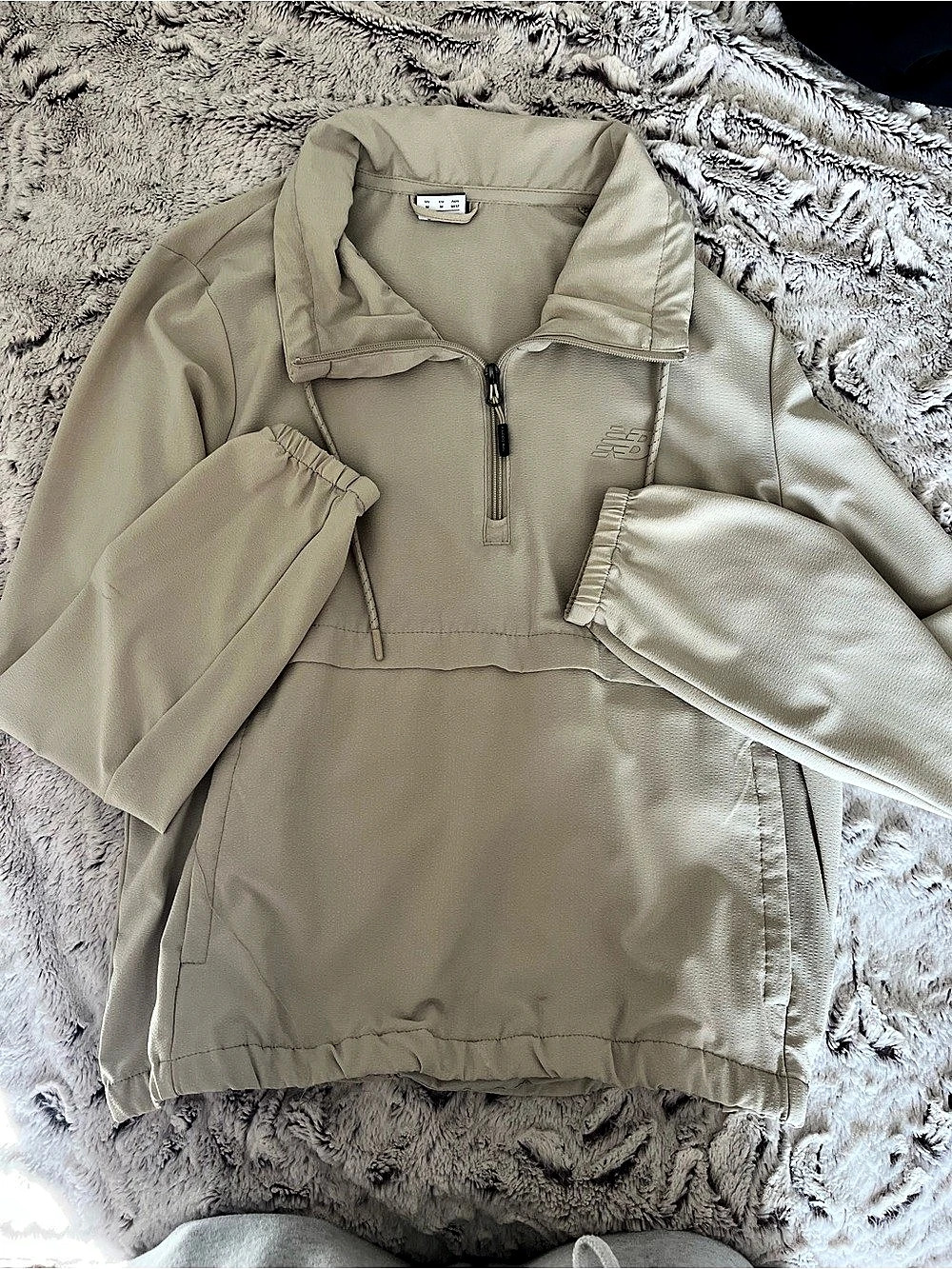 New Balance Women's Quarter-Zip Pullover in Beige Size Medium